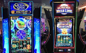 Dashboard multi-kategori menampilkan slot, sepak bola, dan opsi live casino di antarmuka alibaba99